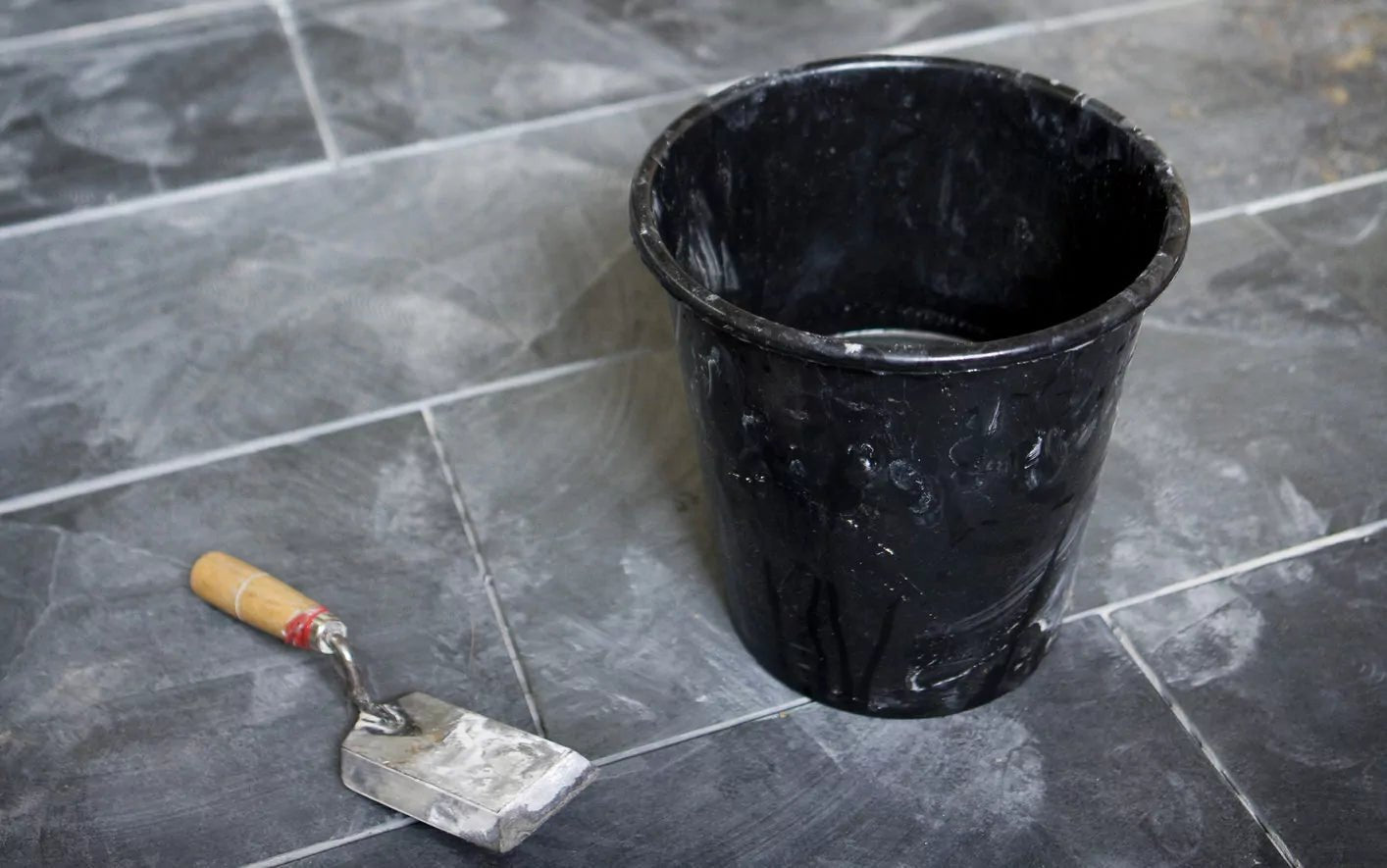 Cementsluier verwijderen? De ultieme gids voor een vlekvrije vloer - Tegeleend