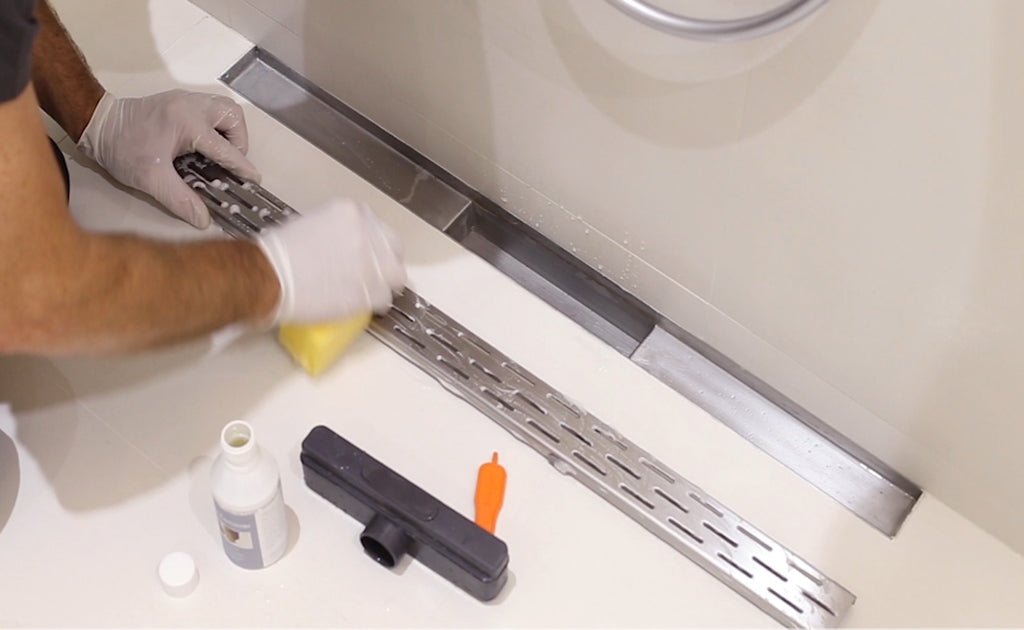 Easy Drain Schoonmaken? Zo houdt u uw douchegoot in topconditie - Tegeleend