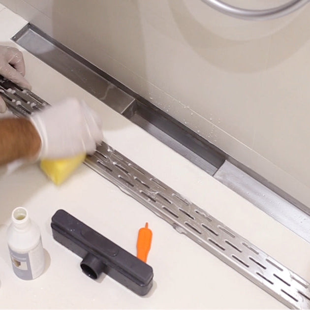 Douchegoot schoonmaken: Tips voor een frisse en goed doorlopende douchegoot