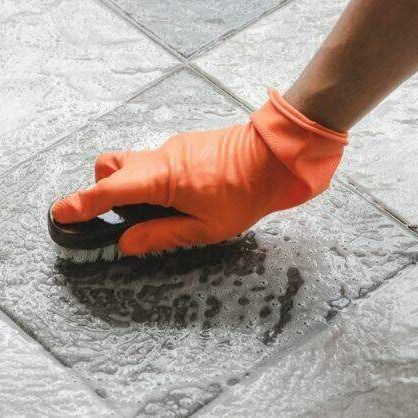 De juiste tegelreiniger kiezen: Een gids voor een stralende vloer. - Tegeleend