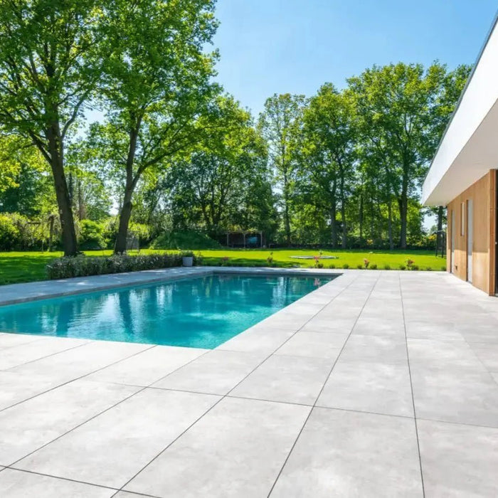 De kracht van betonlook: Waarom betonlook tegels 80x80 de perfecte keuze zijn voor je terras - Tegeleend