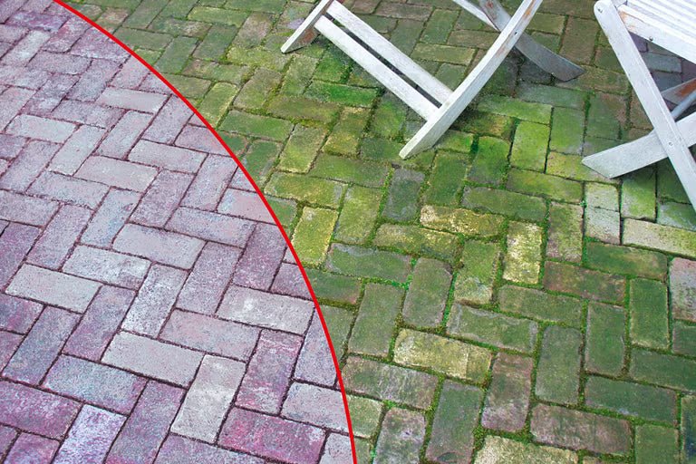 Groene aanslag op terrastegels verwijderen (en voorkomen) - Tegeleend
