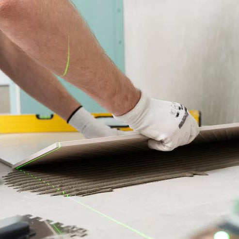 Tegels leggen over bestaande tegels: kan dat en hoe doe je het? - Tegeleend