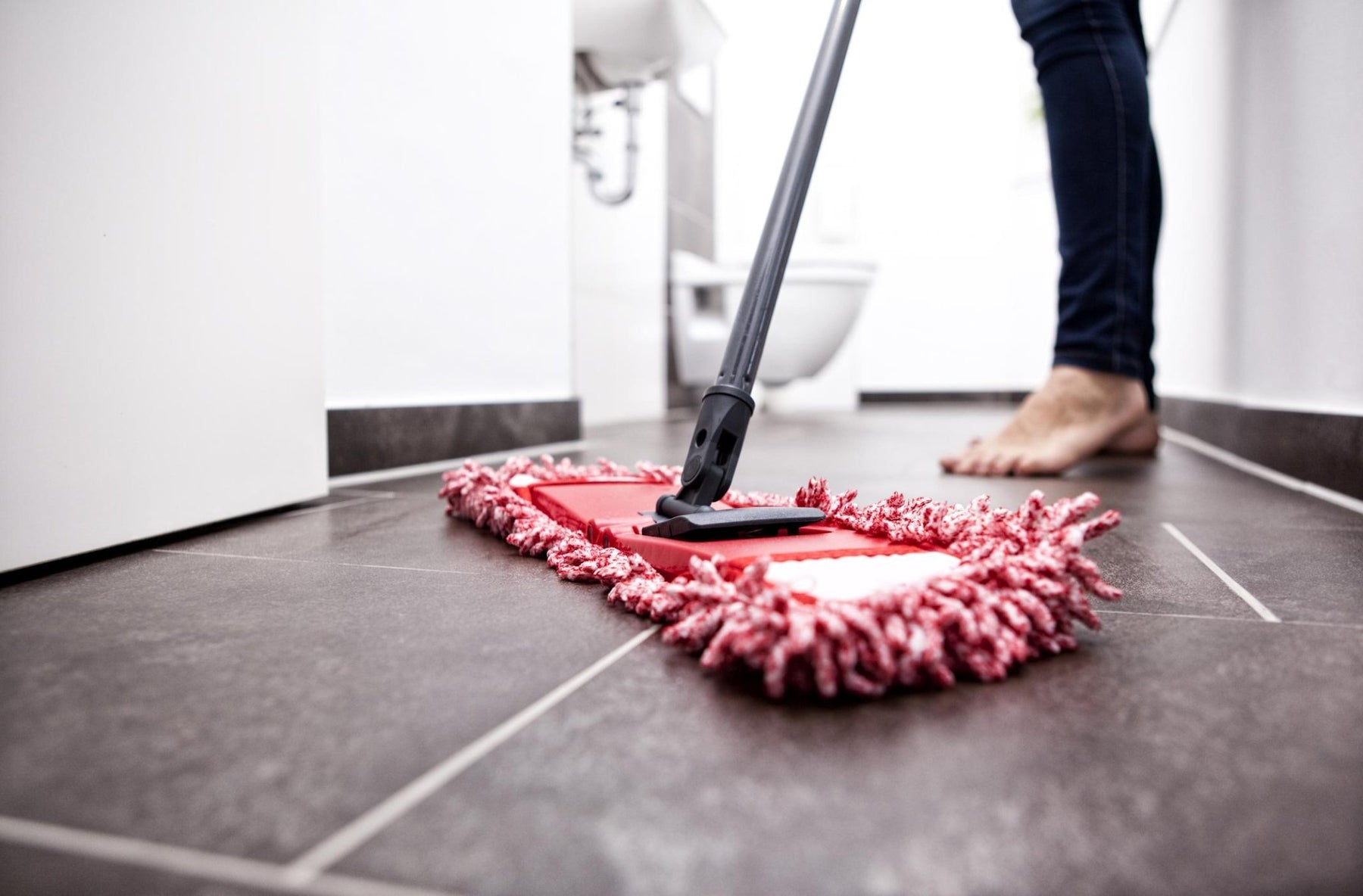 Tegels ontvetten? Zo krijg je elke vloer weer brandschoon - Tegeleend