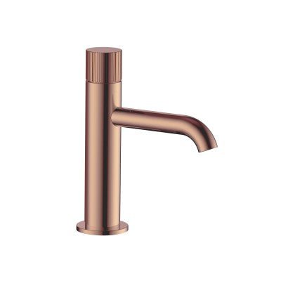 Vøra | FJORD - Wastafelkraan (Drukknop) - Geborsteld koper (met groef) - Tegeleend